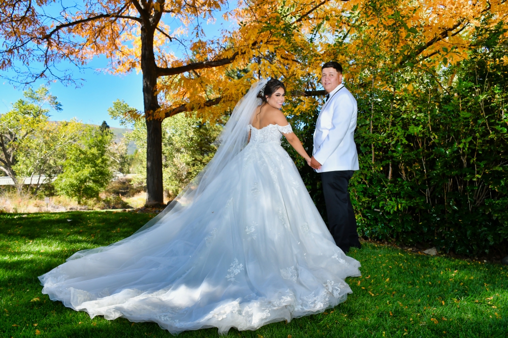 Damas en boda posando en sesion fotografica profesional